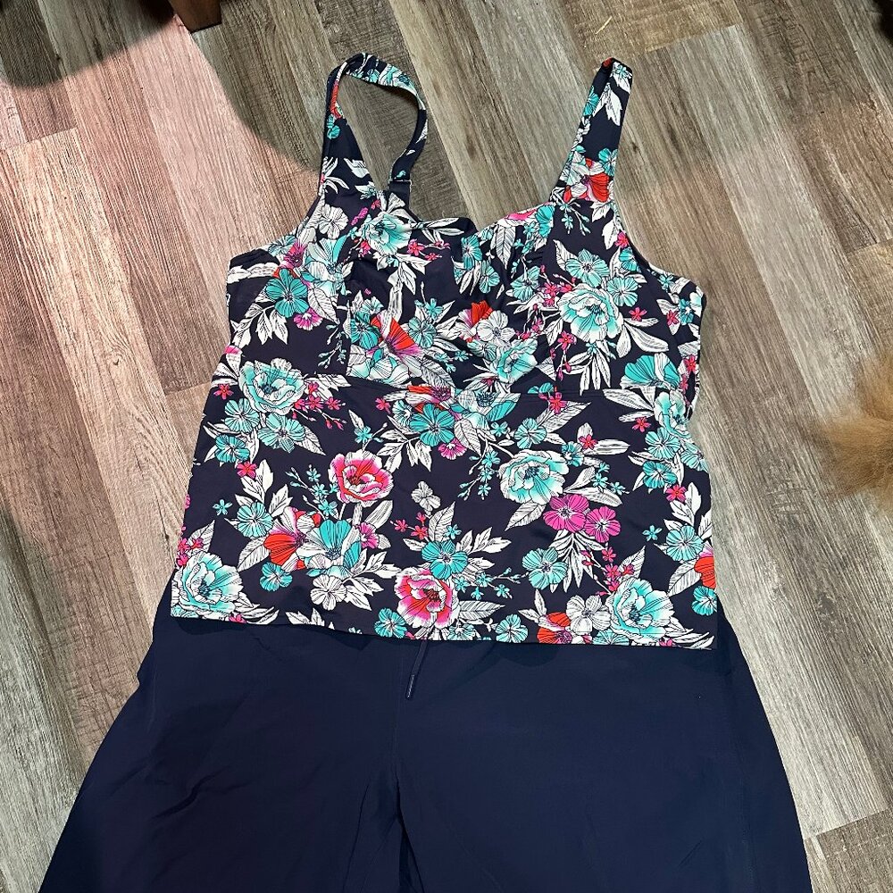 Lands' End two-piece - swim shorts and tank - size 20/22